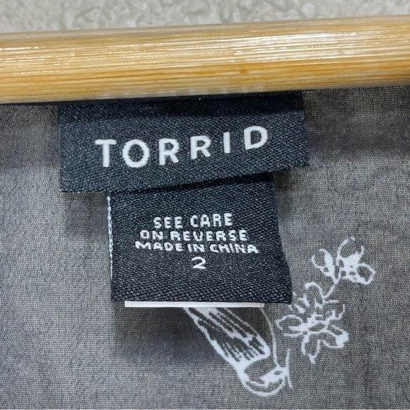Torrid Sheer Bird Print Button Front Tunic Top Size 2/2X Women - Picture 8 of 9